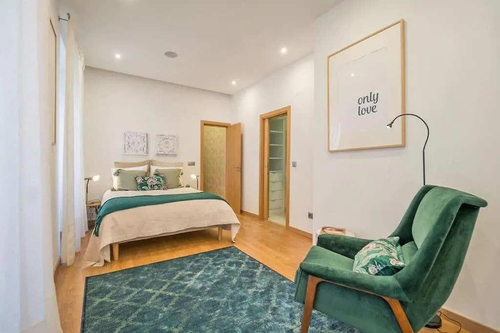 Апартаменты Lisbon Lapa Flat W/ Patio 0*,