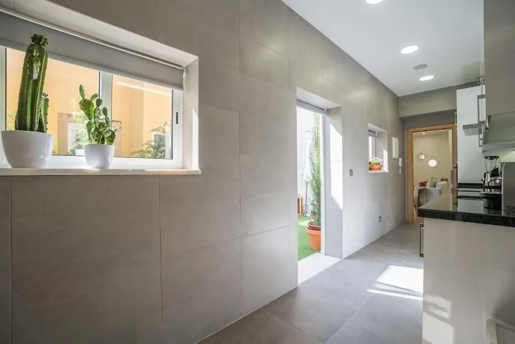Апартаменты Lisbon Lapa Flat W/ Patio