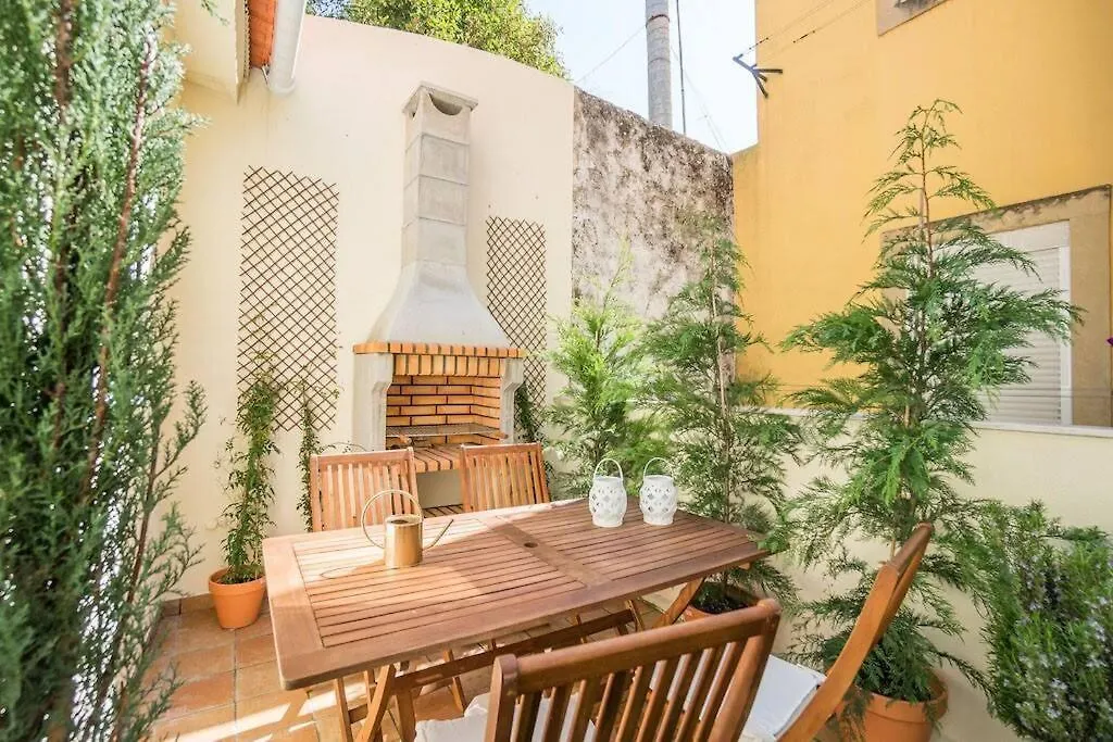 Апартаменты Lisbon Lapa Flat W/ Patio