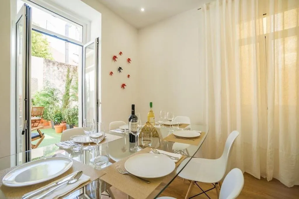 Апартаменты Lisbon Lapa Flat W/ Patio