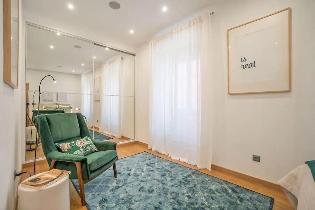 Апартаменты Lisbon Lapa Flat W/ Patio
