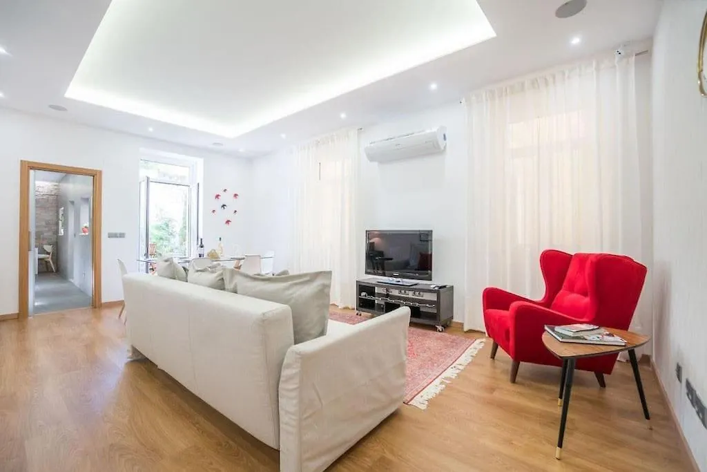 Апартаменты Lisbon Lapa Flat W/ Patio