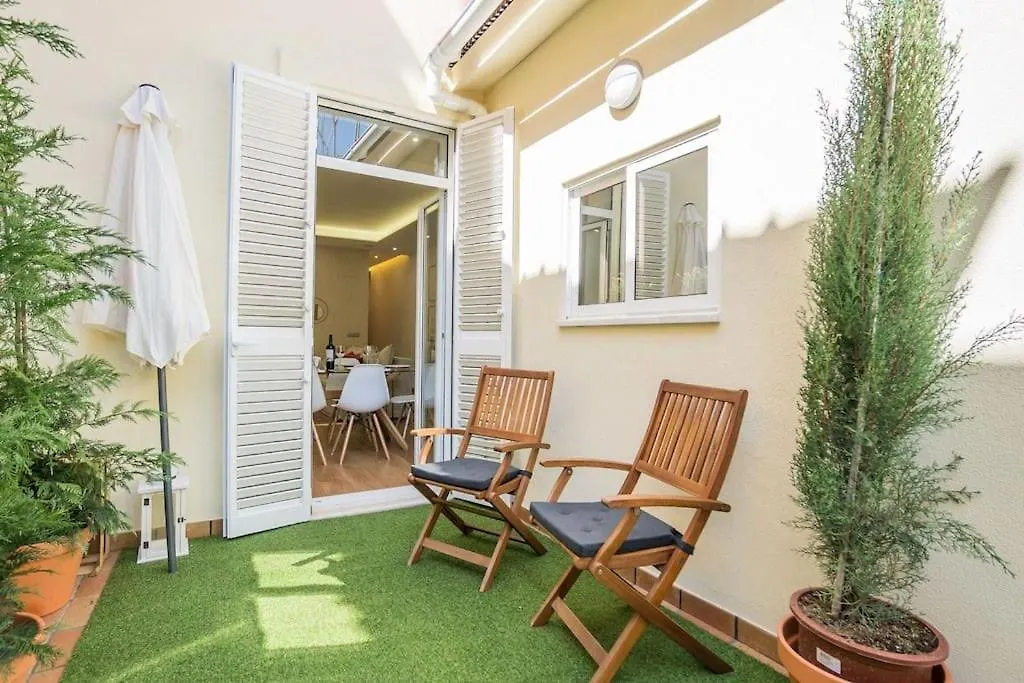 Апартаменты Lisbon Lapa Flat W/ Patio